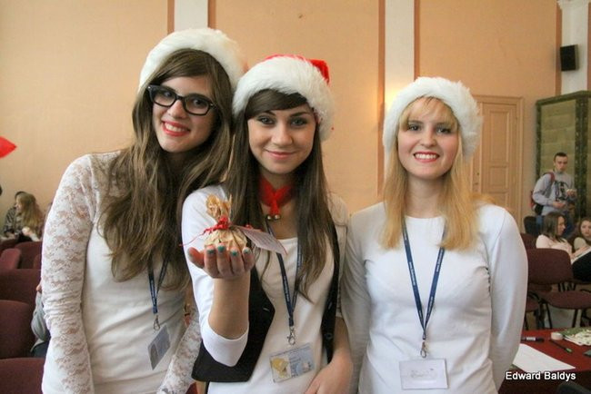 Mikołajki  w III LO  w Lesznie (dużo zdjęć)