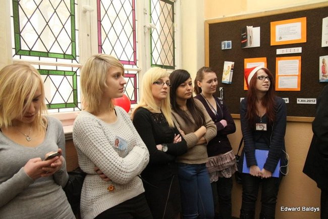 Mikołajki  w III LO  w Lesznie (dużo zdjęć)