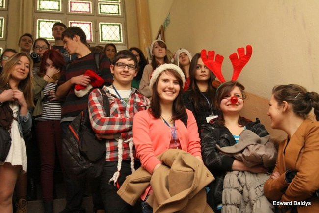 Mikołajki  w III LO  w Lesznie (dużo zdjęć)