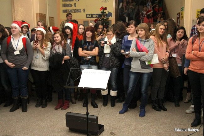 Mikołajki  w III LO  w Lesznie (dużo zdjęć)