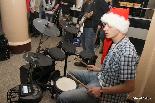 Mikołajki  w III LO  w Lesznie (dużo zdjęć)