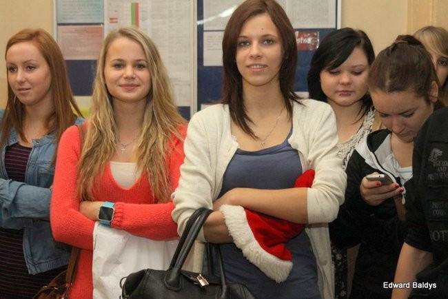 Mikołajki  w III LO  w Lesznie (dużo zdjęć)