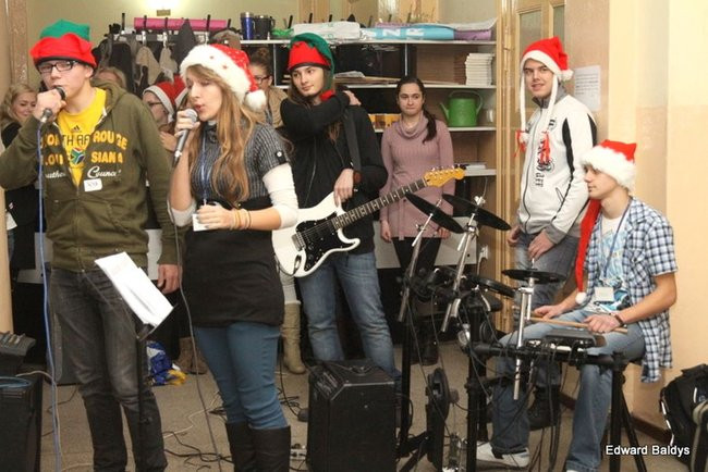 Mikołajki  w III LO  w Lesznie (dużo zdjęć)