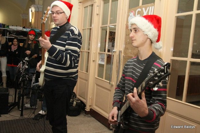 Mikołajki  w III LO  w Lesznie (dużo zdjęć)