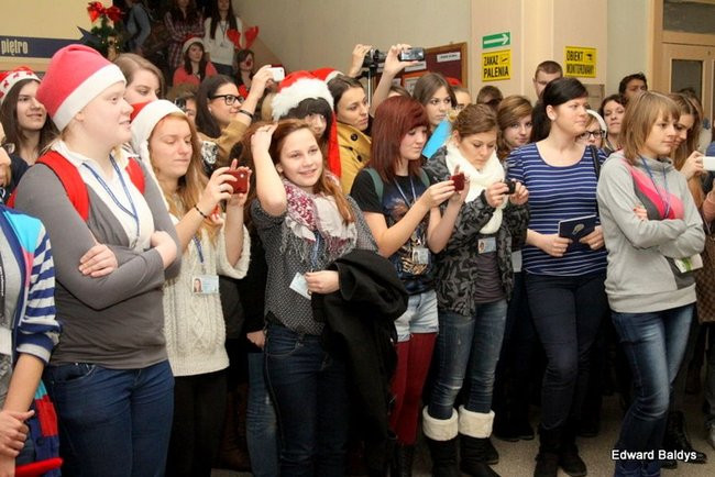 Mikołajki  w III LO  w Lesznie (dużo zdjęć)