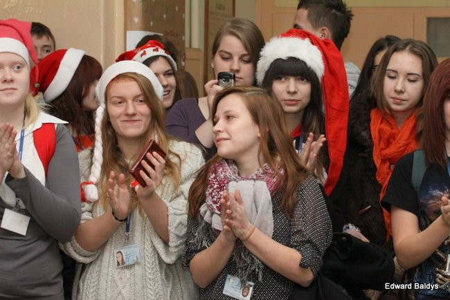Mikołajki  w III LO  w Lesznie (dużo zdjęć)