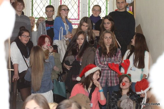 Mikołajki  w III LO  w Lesznie (dużo zdjęć)