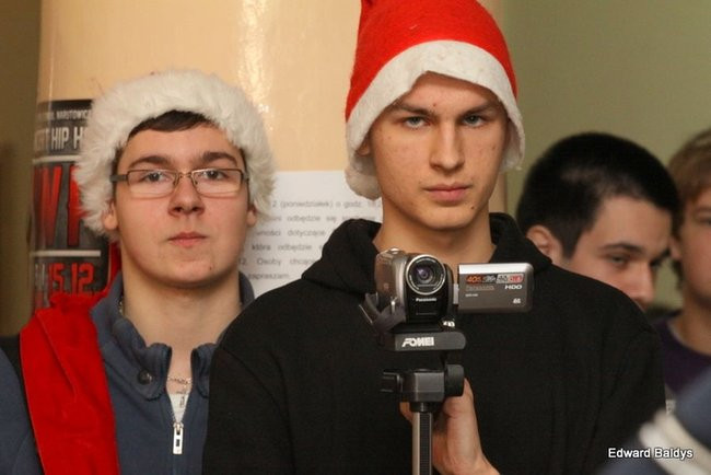 Mikołajki  w III LO  w Lesznie (dużo zdjęć)