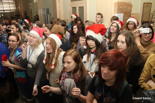 Mikołajki  w III LO  w Lesznie (dużo zdjęć)