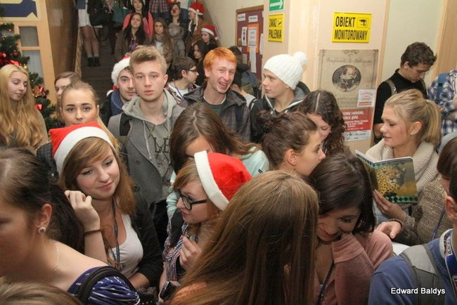 Mikołajki  w III LO  w Lesznie (dużo zdjęć)