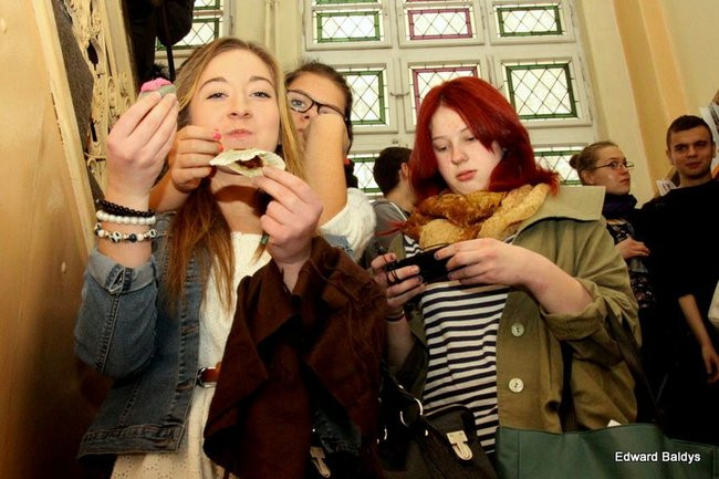 Mikołajki  w III LO  w Lesznie (dużo zdjęć)