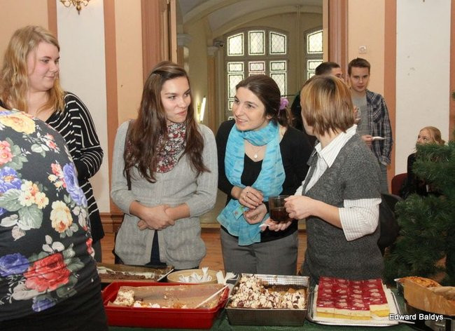 Mikołajki  w III LO  w Lesznie (dużo zdjęć)