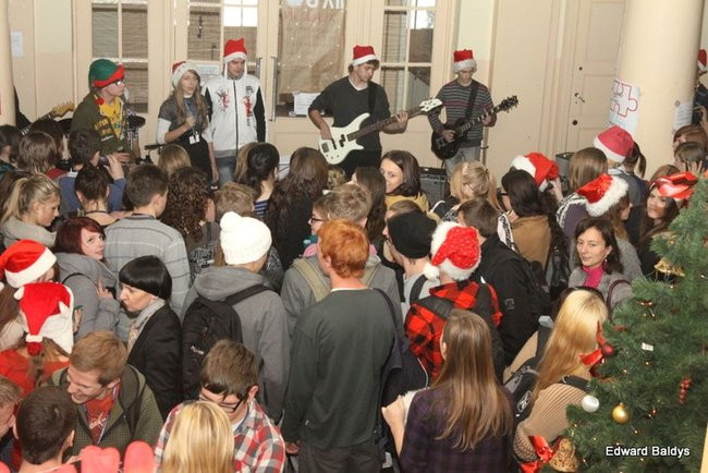 Mikołajki  w III LO  w Lesznie (dużo zdjęć)