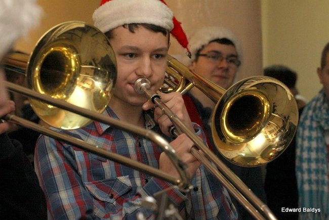 Mikołajki  w III LO  w Lesznie (dużo zdjęć)