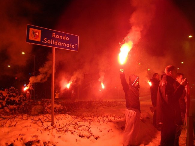 Kibice pamiętają o 13 grudnia 1981 (zdjęcia)