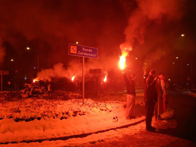 Kibice pamiętają o 13 grudnia 1981 (zdjęcia)