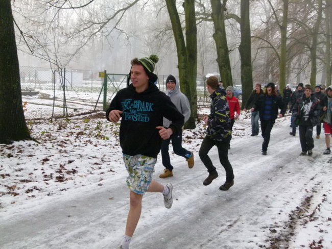 Gwiazdkowe bieganie w Karczmie Borowej (zdjęcia)