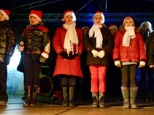 Koncert Świąteczny na rynku w Lesznie (zdjęcia)