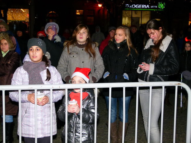 Koncert Świąteczny na rynku w Lesznie (zdjęcia)