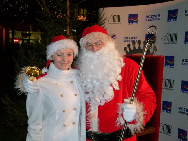 Koncert Świąteczny na rynku w Lesznie (zdjęcia)