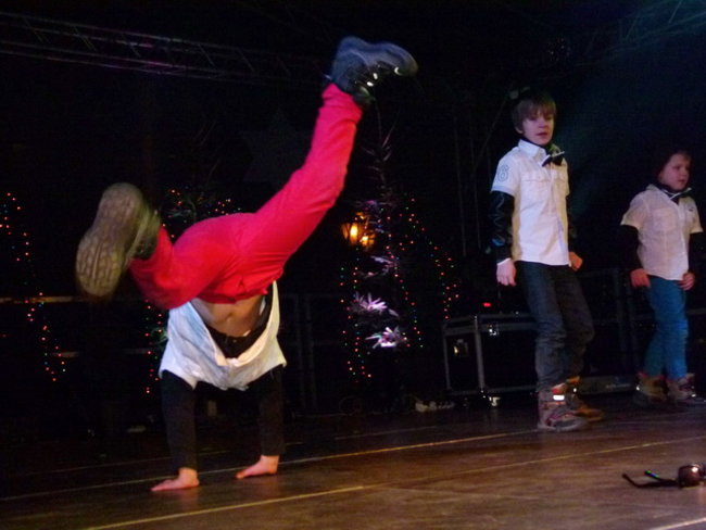 Koncert Świąteczny na rynku w Lesznie (zdjęcia)