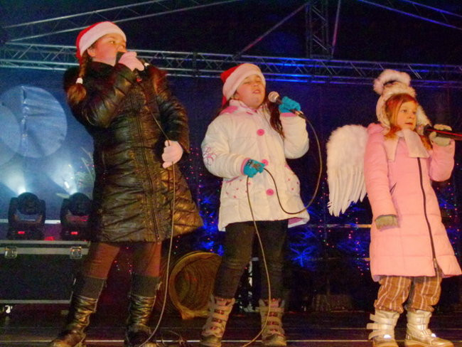 Koncert Świąteczny na rynku w Lesznie (zdjęcia)