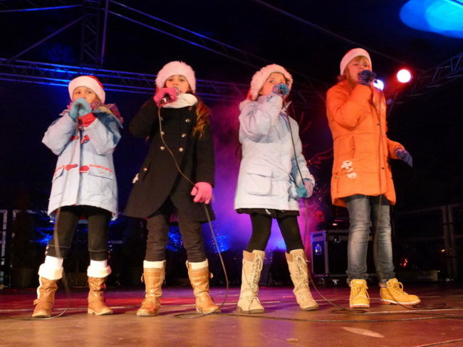 Koncert Świąteczny na rynku w Lesznie (zdjęcia)