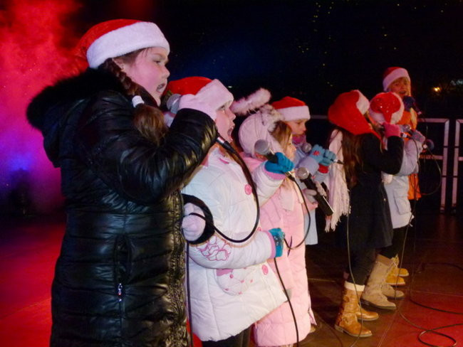 Koncert Świąteczny na rynku w Lesznie (zdjęcia)