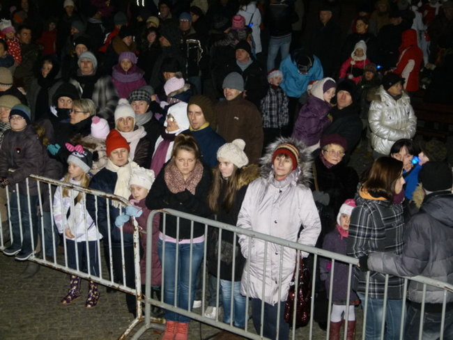 Koncert Świąteczny na rynku w Lesznie (zdjęcia)
