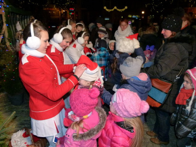 Koncert Świąteczny na rynku w Lesznie (zdjęcia)