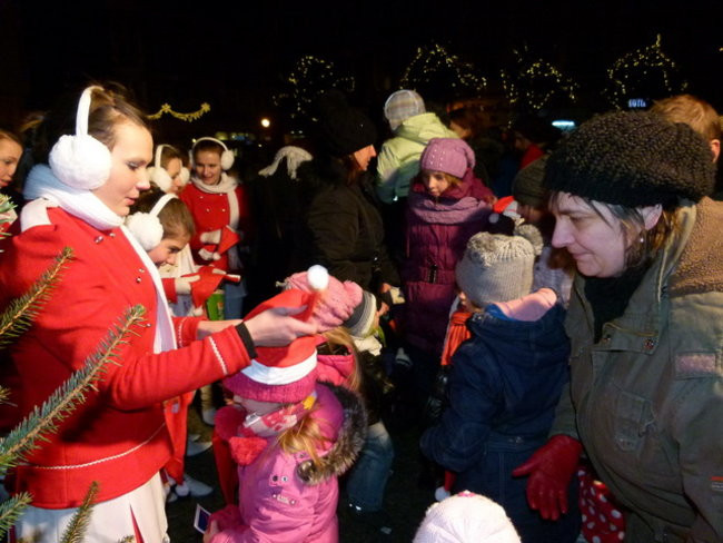 Koncert Świąteczny na rynku w Lesznie (zdjęcia)