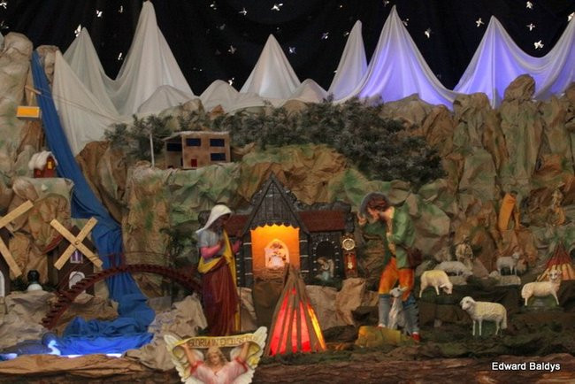 Piętrowa szopka w Osiecznej (zdjęcia)