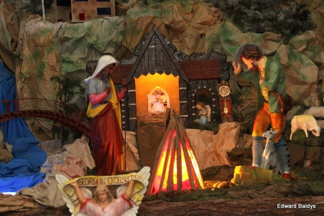 Piętrowa szopka w Osiecznej (zdjęcia)