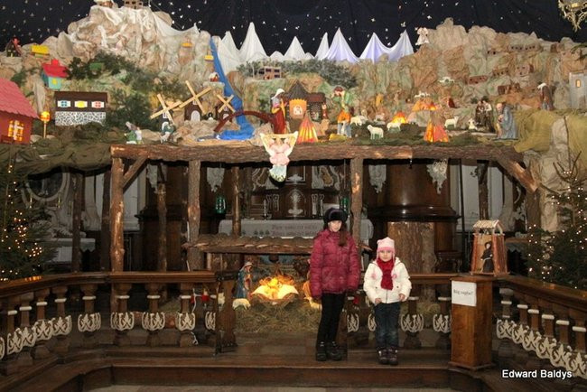 Piętrowa szopka w Osiecznej (zdjęcia)