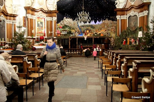 Piętrowa szopka w Osiecznej (zdjęcia)