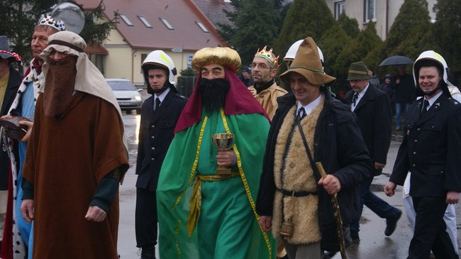 Kolorowy orszak w Wijewie (zdjęcia)