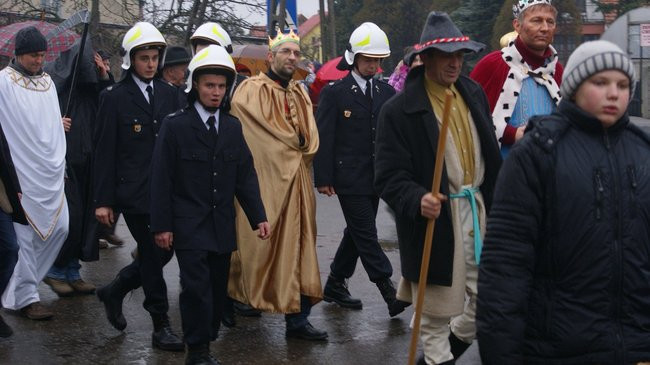 Kolorowy orszak w Wijewie (zdjęcia)