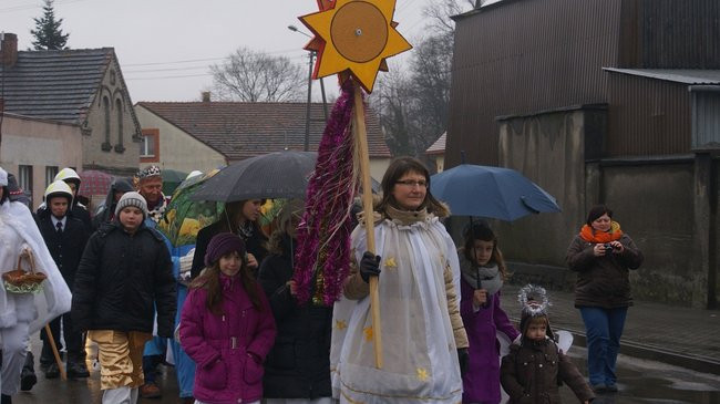 Kolorowy orszak w Wijewie (zdjęcia)