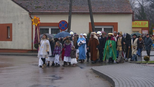 Kolorowy orszak w Wijewie (zdjęcia)