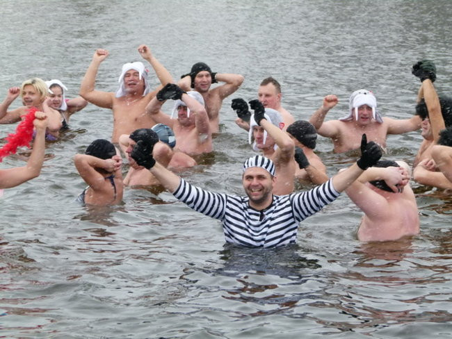 Strażacy uratowali morsa w Gołanicach (zdjęcia)