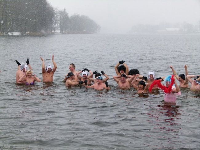 Strażacy uratowali morsa w Gołanicach (zdjęcia)
