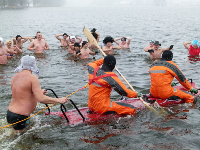 Strażacy uratowali morsa w Gołanicach (zdjęcia)