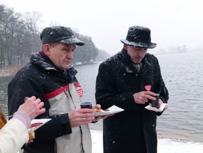 Strażacy uratowali morsa w Gołanicach (zdjęcia)