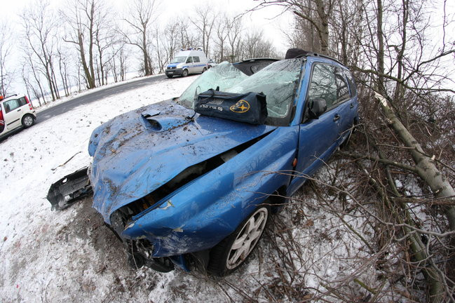 Subaru przeleciało nad ścieżką dla rowerów (zdjęcia)