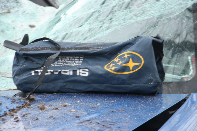 Subaru przeleciało nad ścieżką dla rowerów (zdjęcia)