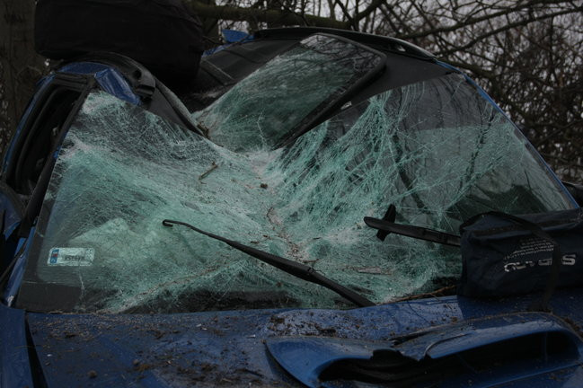 Subaru przeleciało nad ścieżką dla rowerów (zdjęcia)