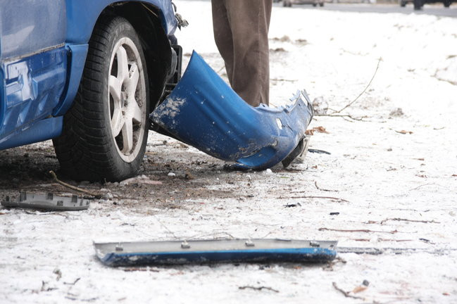Subaru przeleciało nad ścieżką dla rowerów (zdjęcia)