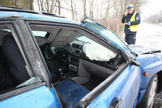 Subaru przeleciało nad ścieżką dla rowerów (zdjęcia)