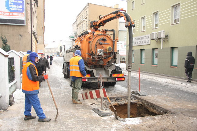 Na Niepodległości nie ma wody (zdjęcia)