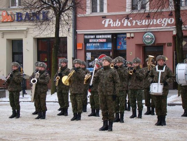 Wojskowa parada na rynku (zdjęcia)